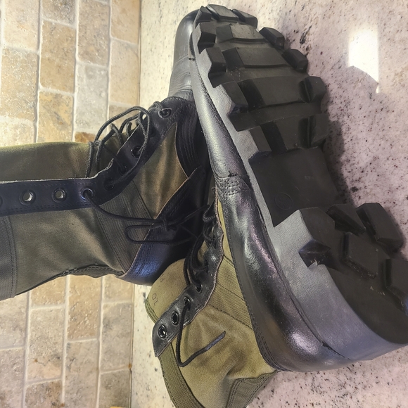 Vintage Military Combat Boots in Green and Black - Picture 5 of 10